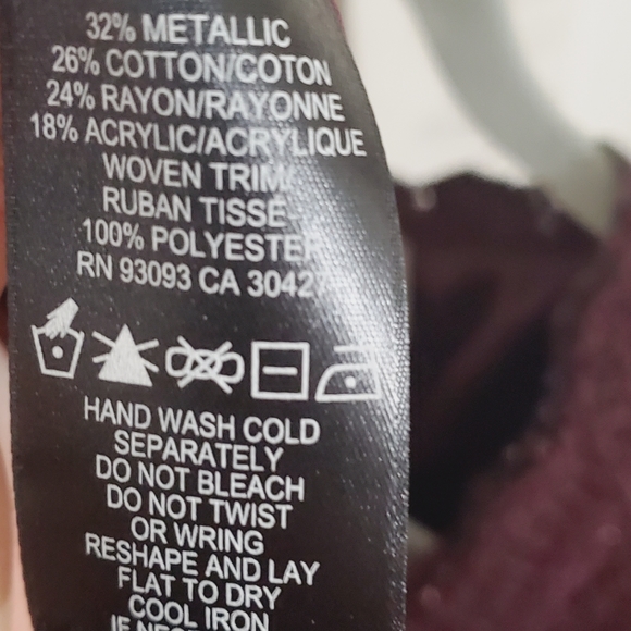 Large Nic+ Zoe v-neck breathable sweater - Picture 7 of 7